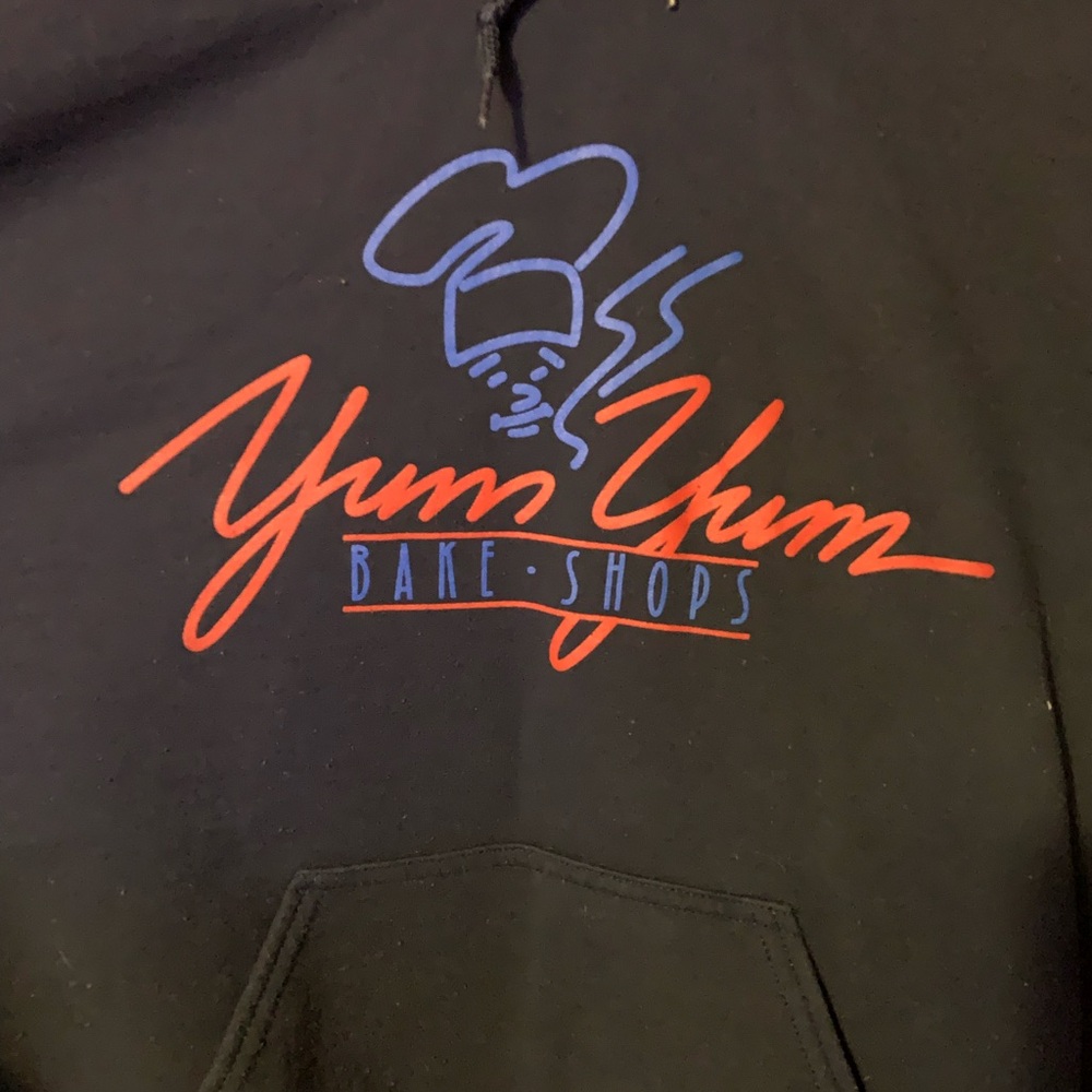 Vintage Yum Yum’s Bake Shop Pullover Hoodie Medium